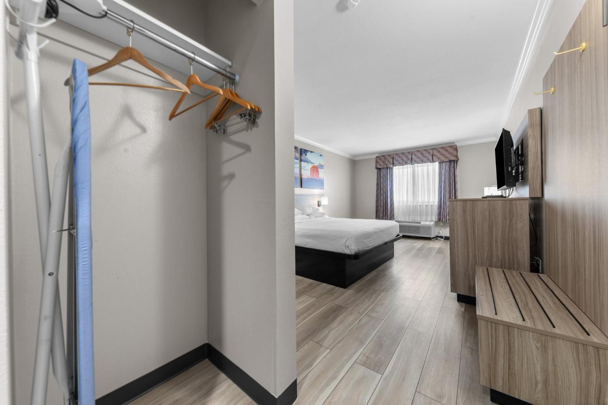 Days Inn By Wyndham Salado Bagian luar foto