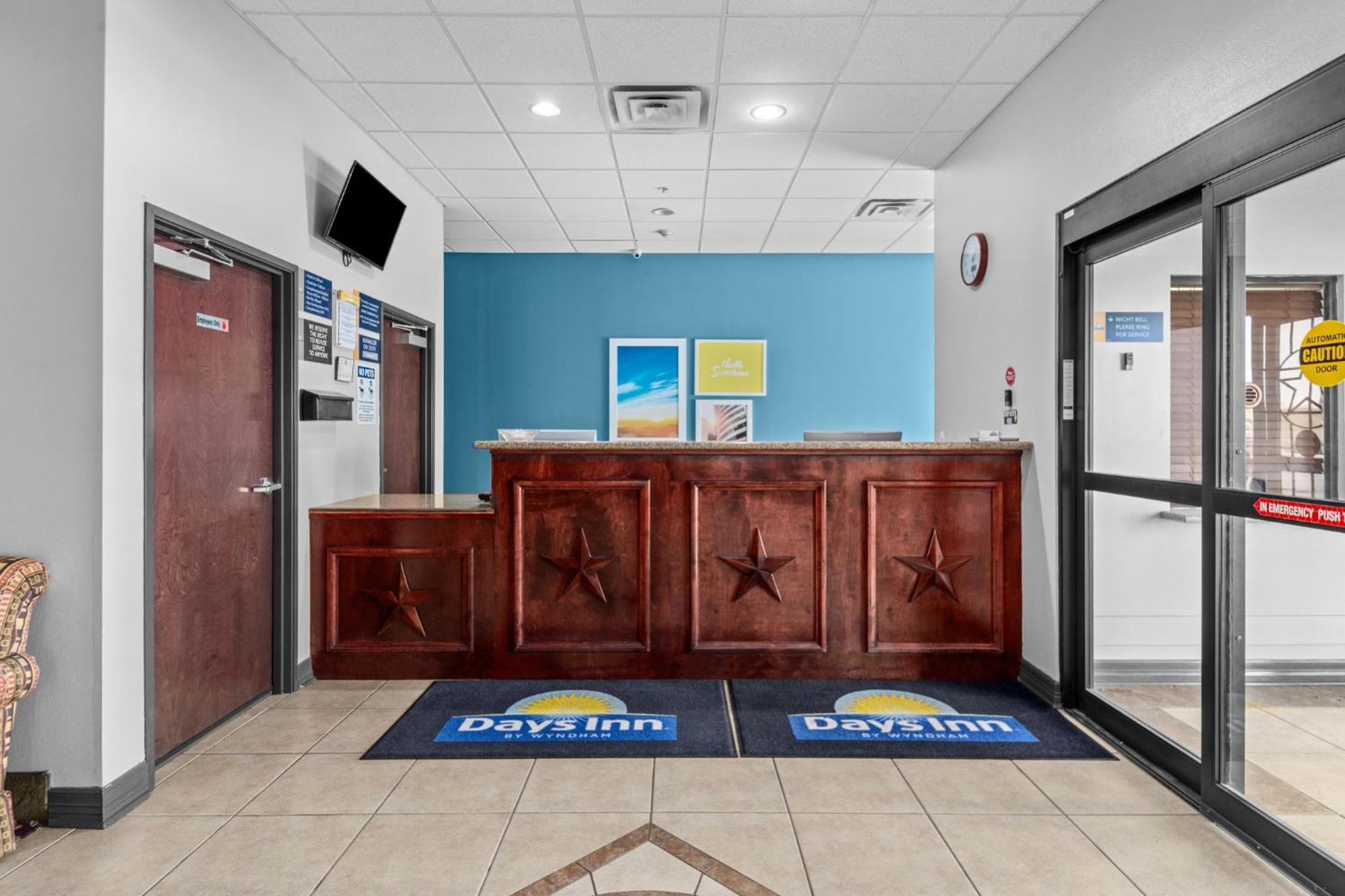 Days Inn By Wyndham Salado Bagian luar foto