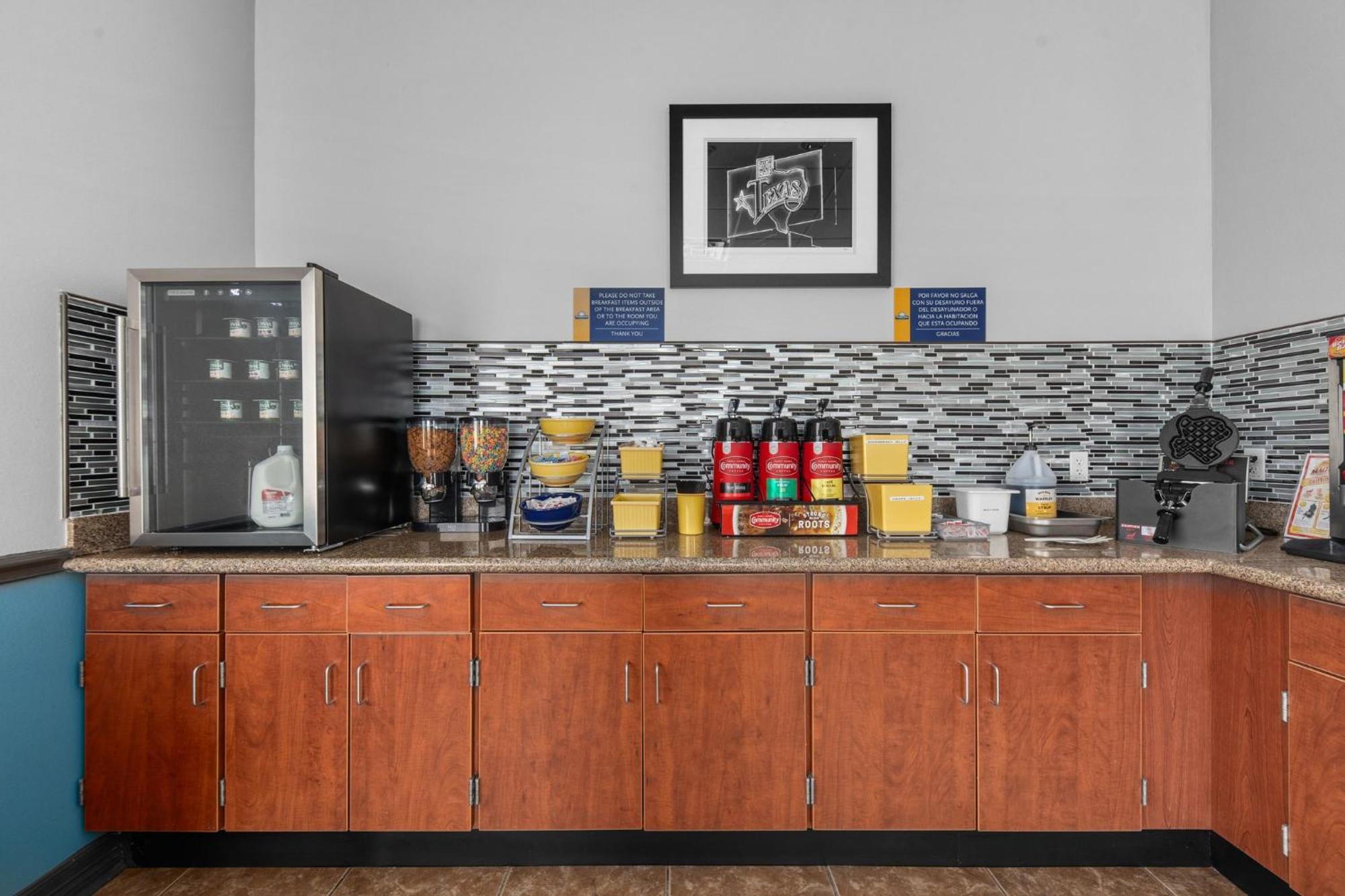 Days Inn By Wyndham Salado Bagian luar foto