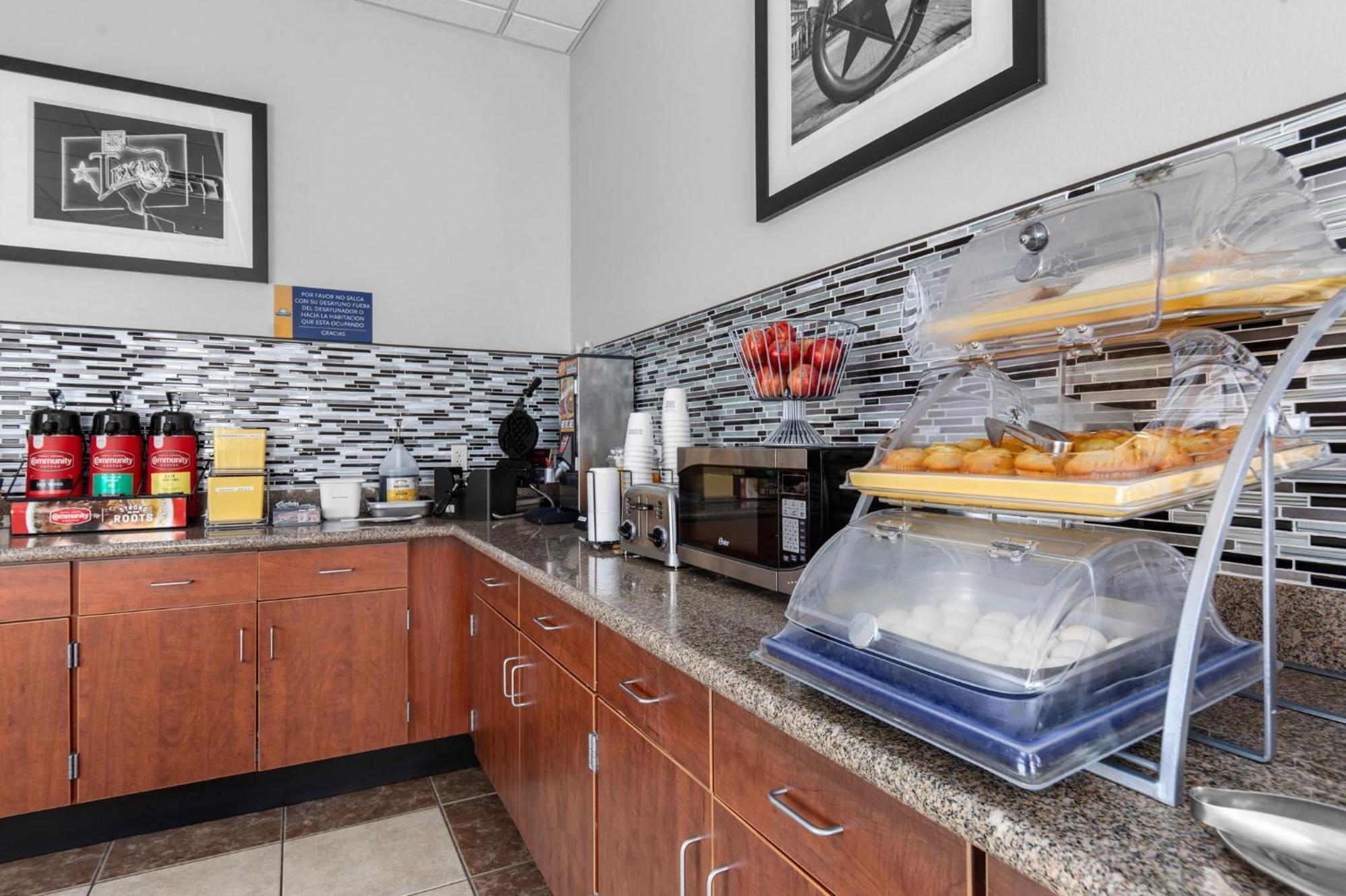 Days Inn By Wyndham Salado Bagian luar foto