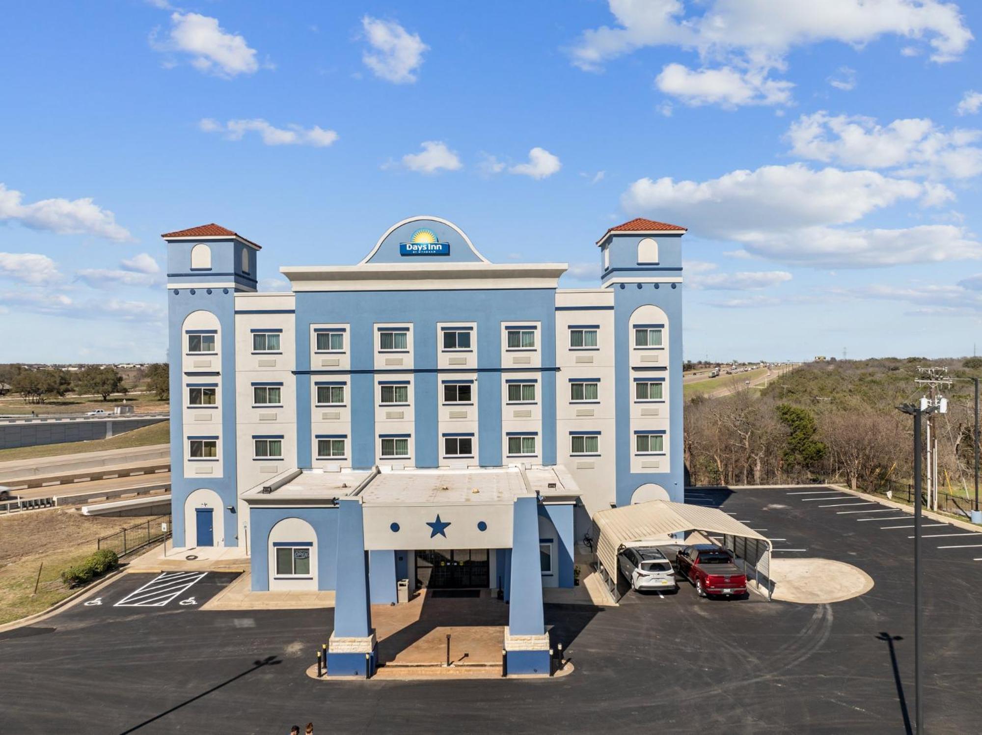 Days Inn By Wyndham Salado Bagian luar foto